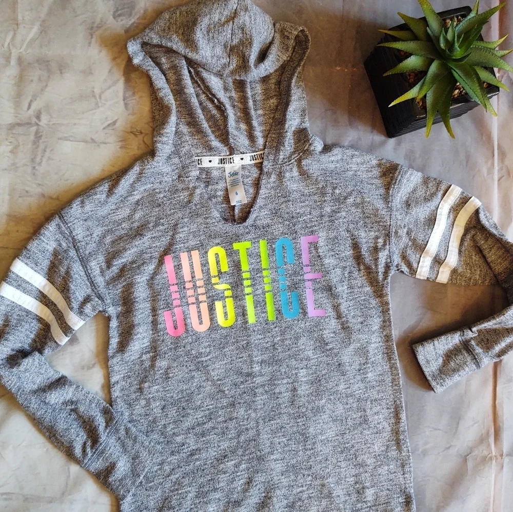 💥3/$20 Justice Grey V-Neck Gray Hoodie Size 6!